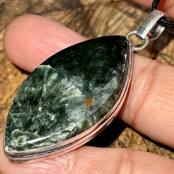 Deep Green Emerald Seraphinite Pendant 2 1/4” - Picture 3 of 11